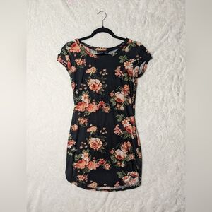 Derek heart juniors floral casual short sleeve scoop neckline mini dress M